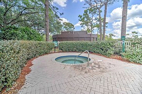 8 Mi to Honeymoon Island: Golf Getaway w/ Balcony!