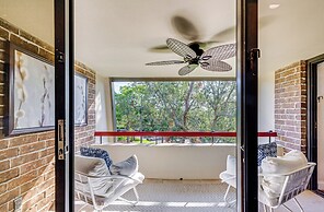 8 Mi to Honeymoon Island: Golf Getaway w/ Balcony!