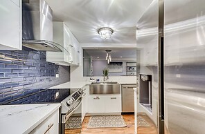 8 Mi to Honeymoon Island: Golf Getaway w/ Balcony!