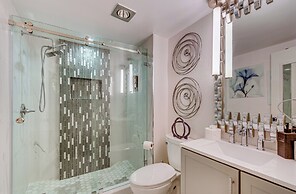 8 Mi to Honeymoon Island: Golf Getaway w/ Balcony!