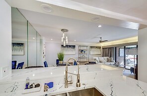 8 Mi to Honeymoon Island: Golf Getaway w/ Balcony!