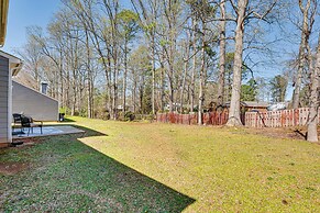 10 Mi to Six Flags: Austell Home w/ Expansive Yard