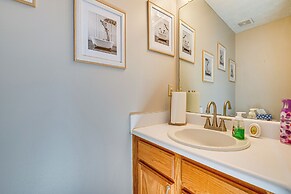 10 Mi to Six Flags: Austell Home w/ Expansive Yard