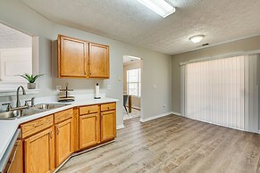 10 Mi to Six Flags: Austell Home w/ Expansive Yard