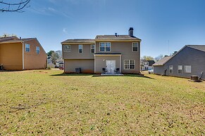 10 Mi to Six Flags: Austell Home w/ Expansive Yard