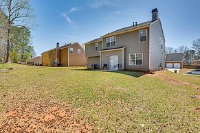 10 Mi to Six Flags: Austell Home w/ Expansive Yard