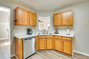 10 Mi to Six Flags: Austell Home w/ Expansive Yard