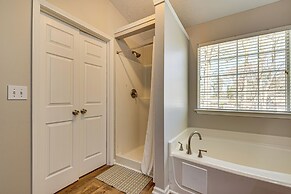 10 Mi to Six Flags: Austell Home w/ Expansive Yard