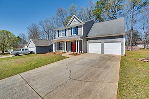 10 Mi to Six Flags: Austell Home w/ Expansive Yard