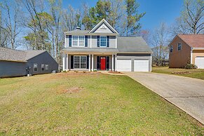 10 Mi to Six Flags: Austell Home w/ Expansive Yard