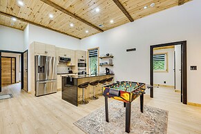 Porch & 1-acre Yard: White Mountains Hideaway