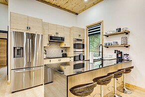 Porch & 1-acre Yard: White Mountains Hideaway