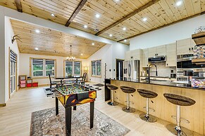 Porch & 1-acre Yard: White Mountains Hideaway