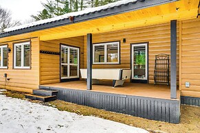 Porch & 1-acre Yard: White Mountains Hideaway