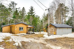 Porch & 1-acre Yard: White Mountains Hideaway