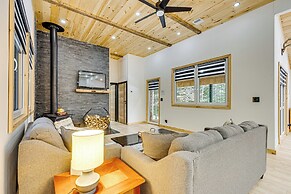 Porch & 1-acre Yard: White Mountains Hideaway