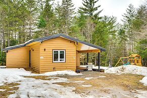 Porch & 1-acre Yard: White Mountains Hideaway