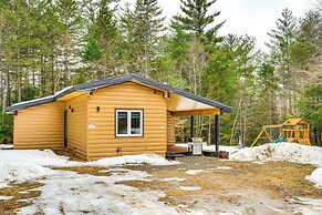 Porch & 1-acre Yard: White Mountains Hideaway