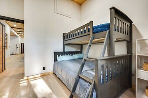 Porch & 1-acre Yard: White Mountains Hideaway