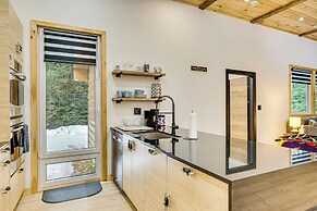 Porch & 1-acre Yard: White Mountains Hideaway