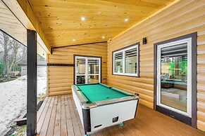 Porch & 1-acre Yard: White Mountains Hideaway