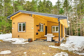 Porch & 1-acre Yard: White Mountains Hideaway