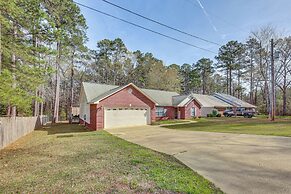 2 Mi to Downtown: Work & Play at El Dorado Getaway