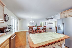 2 Mi to Downtown: Work & Play at El Dorado Getaway