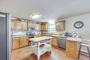 2 Mi to Downtown: Work & Play at El Dorado Getaway