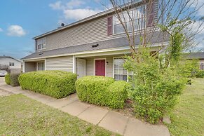 3 Mi to Downtown Fort Smith: Quiet Home w/ Patio