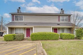 3 Mi to Downtown Fort Smith: Quiet Home w/ Patio