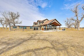 Riverside Retreat in Bridgeport w/ Game Room!