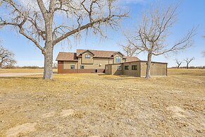 Riverside Retreat in Bridgeport w/ Game Room!