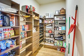 Riverside Retreat in Bridgeport w/ Game Room!