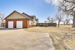 Riverside Retreat in Bridgeport w/ Game Room!