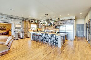 Riverside Retreat in Bridgeport w/ Game Room!