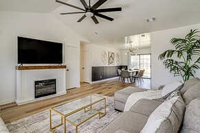 7 Mi to Lake Bridgeport: Home w/ Yard & Grill!