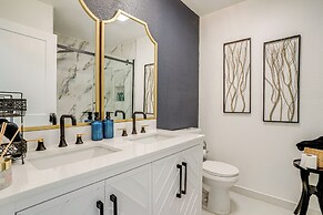 7 Mi to Lake Bridgeport: Home w/ Yard & Grill!