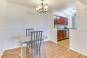 2 Mi to Bow Wow Beach: Townhome w/ Pool Access!