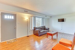 2 Mi to Bow Wow Beach: Townhome w/ Pool Access!