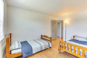 2 Mi to Bow Wow Beach: Townhome w/ Pool Access!