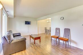 2 Mi to Bow Wow Beach: Townhome w/ Pool Access!