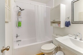 2 Mi to Bow Wow Beach: Townhome w/ Pool Access!