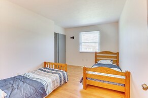 2 Mi to Bow Wow Beach: Townhome w/ Pool Access!