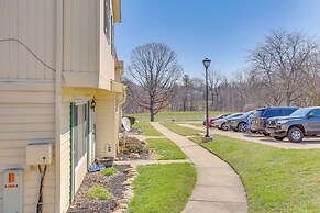 2 Mi to Bow Wow Beach: Townhome w/ Pool Access!