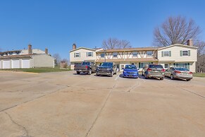 2 Mi to Bow Wow Beach: Townhome w/ Pool Access!