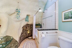 < 6 Mi to Arlington: 'whimsical Stone Abode!'