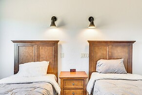 Stargazer's Delight: Mtn-view Pearce Home w/ Deck!