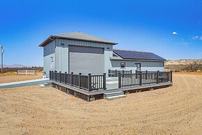 Stargazer's Delight: Mtn-view Pearce Home w/ Deck!