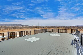 Stargazer's Delight: Mtn-view Pearce Home w/ Deck!